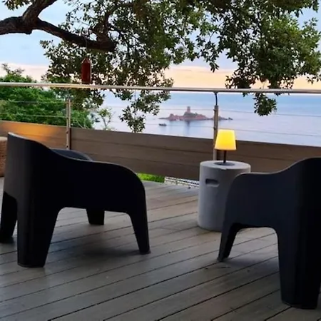 Bungalow De 2 Chambres A Raphael A 50 M De La Plage Avec Vue Sur La Mer Piscine Partagee Et Terrasse Дом отдыха Сен-Рафаэль