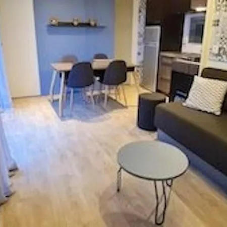 Bungalow De 2 Chambres A Raphael A 50 M De La Plage Avec Vue Sur La Mer Piscine Partagee Et Terrasse Дом отдыха *