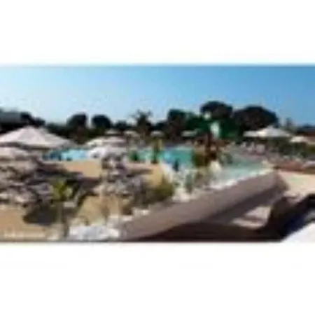 Bungalow De 2 Chambres A Raphael A 50 M De La Plage Avec Vue Sur La Mer Piscine Partagee Et Terrasse Дом отдыха